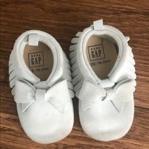 Baby blue, bow moccasin